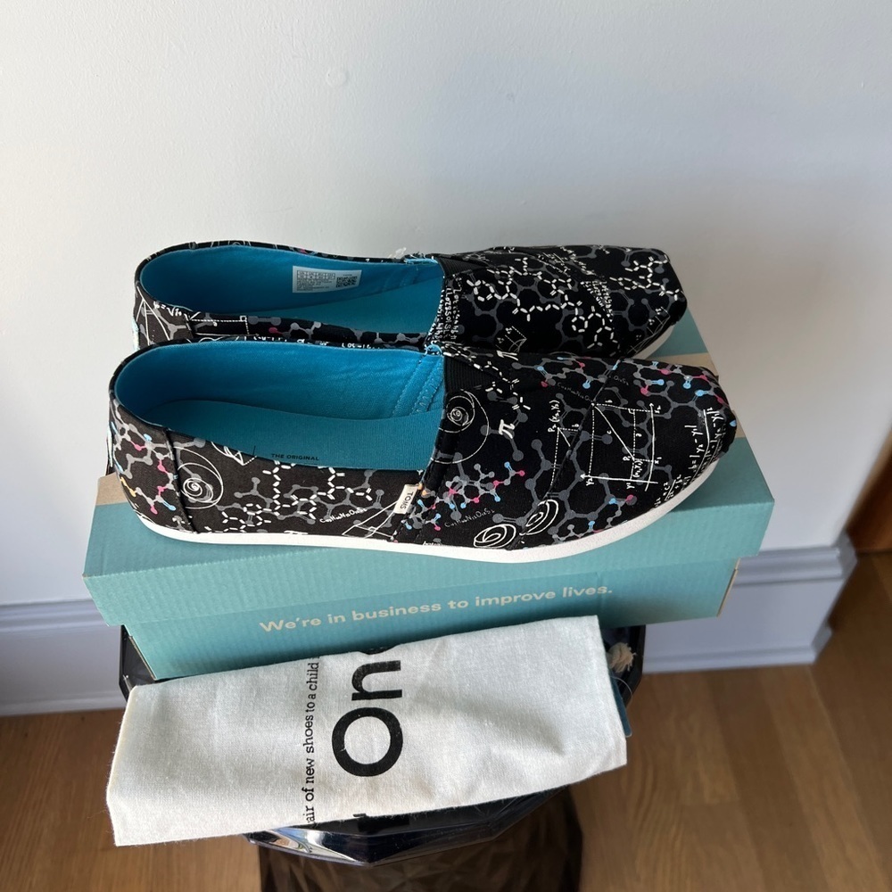 TOMS Limited Edition Black Science Glow In The Dark Print CloudBound Classics - Picture 7 of 14